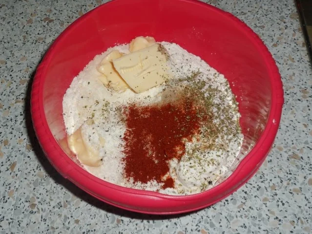 Pikantes Käsegebäck: Würzige Pizza-Kräcker & scharfe Chili-Rosmarin-Kräcker - Rezept - Bild Nr. 2