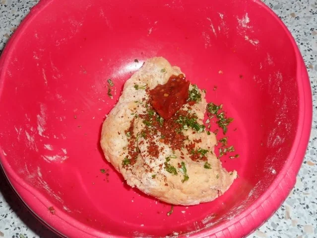 Pikantes Käsegebäck: Würzige Pizza-Kräcker & scharfe Chili-Rosmarin-Kräcker - Rezept - Bild Nr. 4