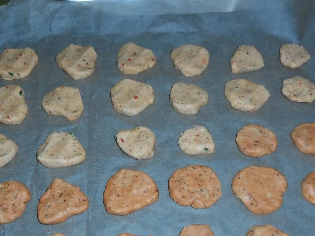 Pikantes Käsegebäck: Würzige Pizza-Kräcker & scharfe Chili-Rosmarin-Kräcker - Rezept - Bild Nr. 7