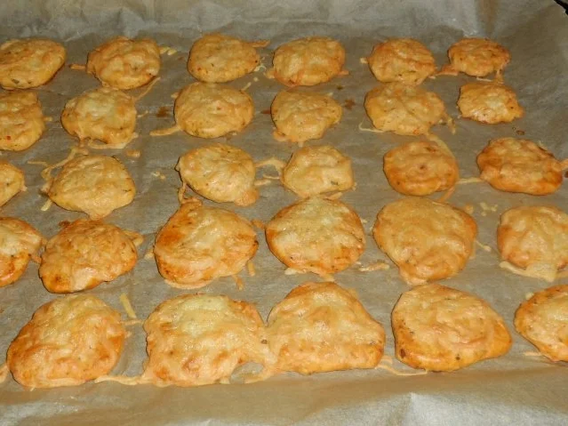 Pikantes Käsegebäck: Würzige Pizza-Kräcker & scharfe Chili-Rosmarin-Kräcker - Rezept - Bild Nr. 10