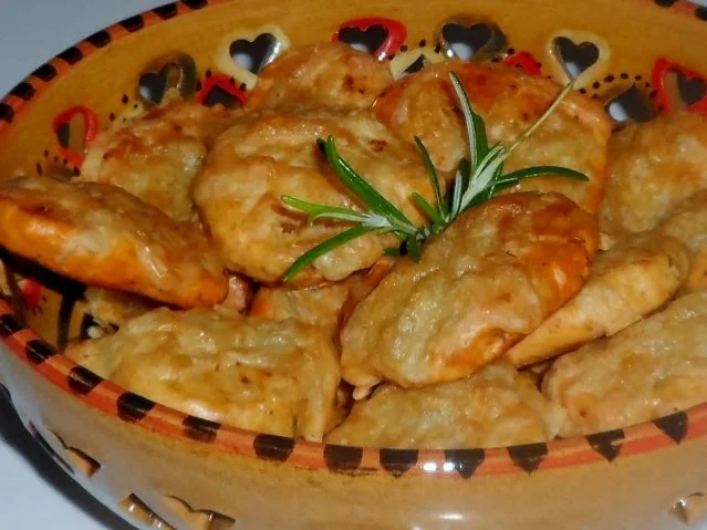 Pikantes Käsegebäck: Würzige Pizza-Kräcker & scharfe Chili-Rosmarin-Kräcker - Rezept