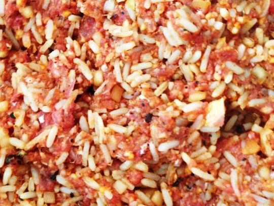 Paprika gefüllt mit Rinderhack-Reis-Füllung  an Tomatenreis - Rezept - Bild Nr. 3