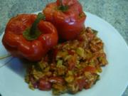 Gefüllte Paprika mit Gemüsehackfleischsoße - Rezept