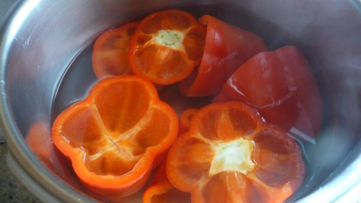 Gefüllte Paprika mit Gemüsehackfleischsoße - Rezept - Bild Nr. 2