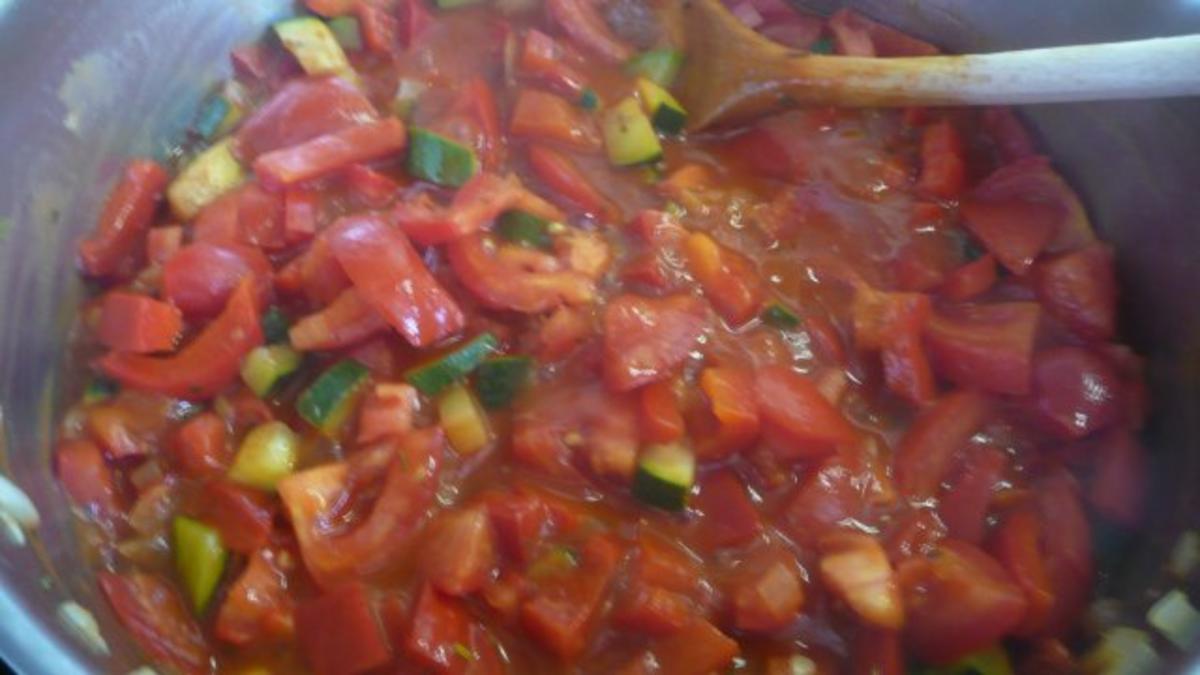 Gefüllte Paprika mit Gemüsehackfleischsoße - Rezept - Bild Nr. 6