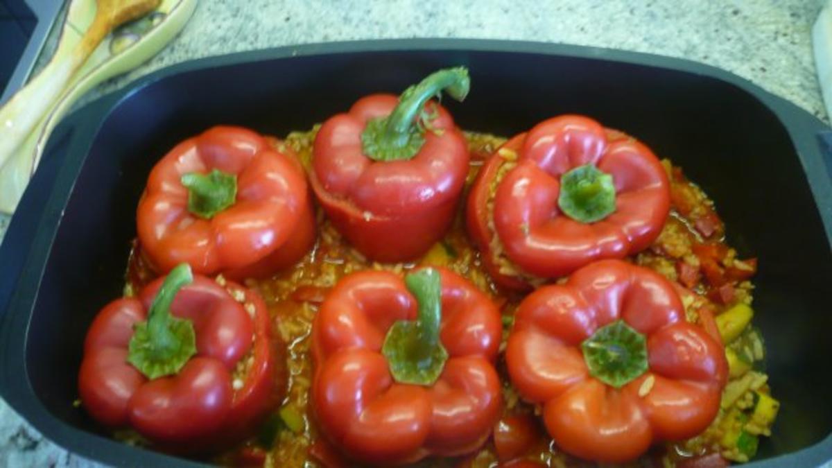 Gefüllte Paprika mit Gemüsehackfleischsoße - Rezept - Bild Nr. 9