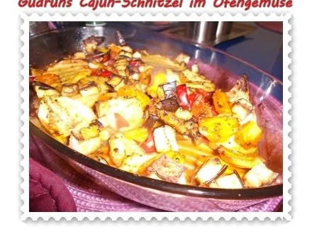 Fleisch: Cajunschnitzel im Ofengemüse - Rezept