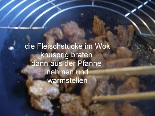 Knusprig gebratene Hähnchenbrust auf gebratenen Chinanudeln - Rezept - Bild Nr. 9