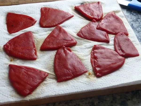 Span.Paprika mit Calamar- Kartoffelfüllung auf Basilikumcreme und  Maccaroni - Rezept - Bild Nr. 3