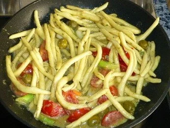 Span.Paprika mit Calamar- Kartoffelfüllung auf Basilikumcreme und  Maccaroni - Rezept - Bild Nr. 6