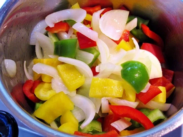 Rezept: Marinierte Filet-Medaillons auf Paprikagemüse Bild Nr. 4 Marinierte Filet-Medaillons auf Paprikagemüse - Rezept - Bild Nr. 4