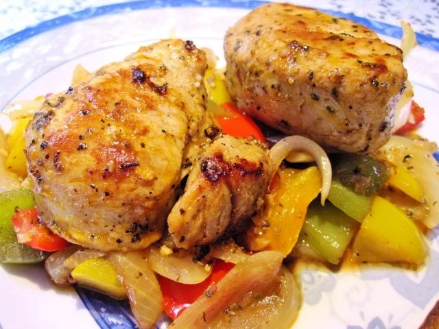 Rezept: Marinierte Filet-Medaillons auf Paprikagemüse Bild Nr. 7 Marinierte Filet-Medaillons auf Paprikagemüse - Rezept - Bild Nr. 7