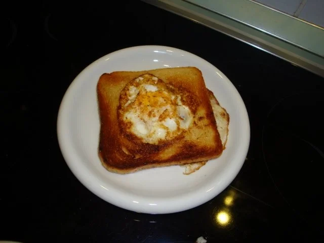 Ei im Nest oder einfach Eiertoast - Rezept - Bild Nr. 8