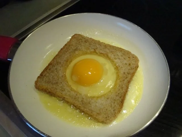 Ei im Nest oder einfach Eiertoast - Rezept - Bild Nr. 6