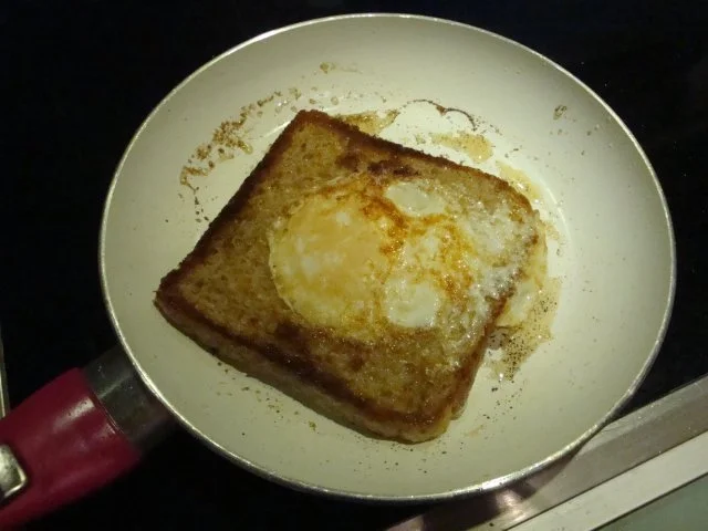Ei im Nest oder einfach Eiertoast - Rezept - Bild Nr. 7