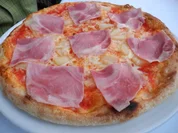 Rezept: Pizza mit Kochschinken und Ananas Pizza mit Kochschinken und Ananas - Rezept