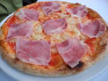 Pizza mit Kochschinken und Ananas - Rezept