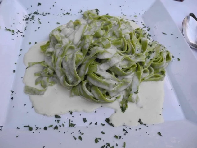 Rezept: Grüne Bandnudeln an Käsesauce Bild Nr. 2 Grüne Bandnudeln an Käsesauce - Rezept - Bild Nr. 2