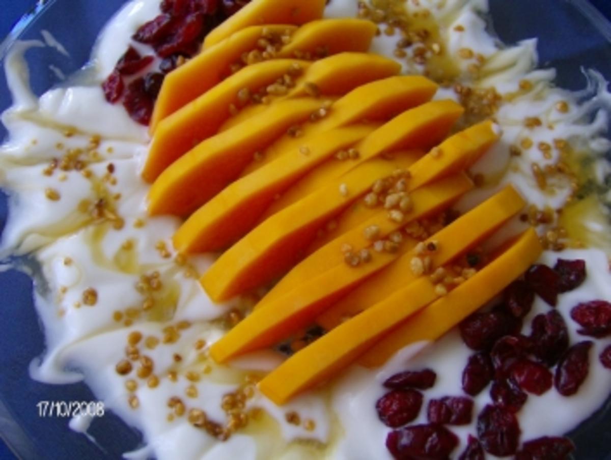 Bilder für Papaya mit Jogurth-Honig-Soße und Cranbeerys - Rezept