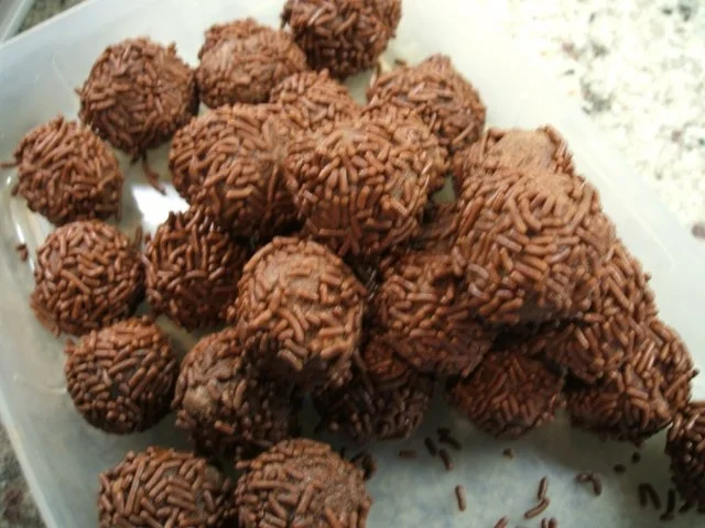 Rezept: Pralinen: Rumkugeln aus Muffins Pralinen: Rumkugeln aus Muffins - Rezept