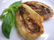 Kartoffeln: Kartoffel-Roulade mit Zucchini-Pilz-Füllung - Rezept