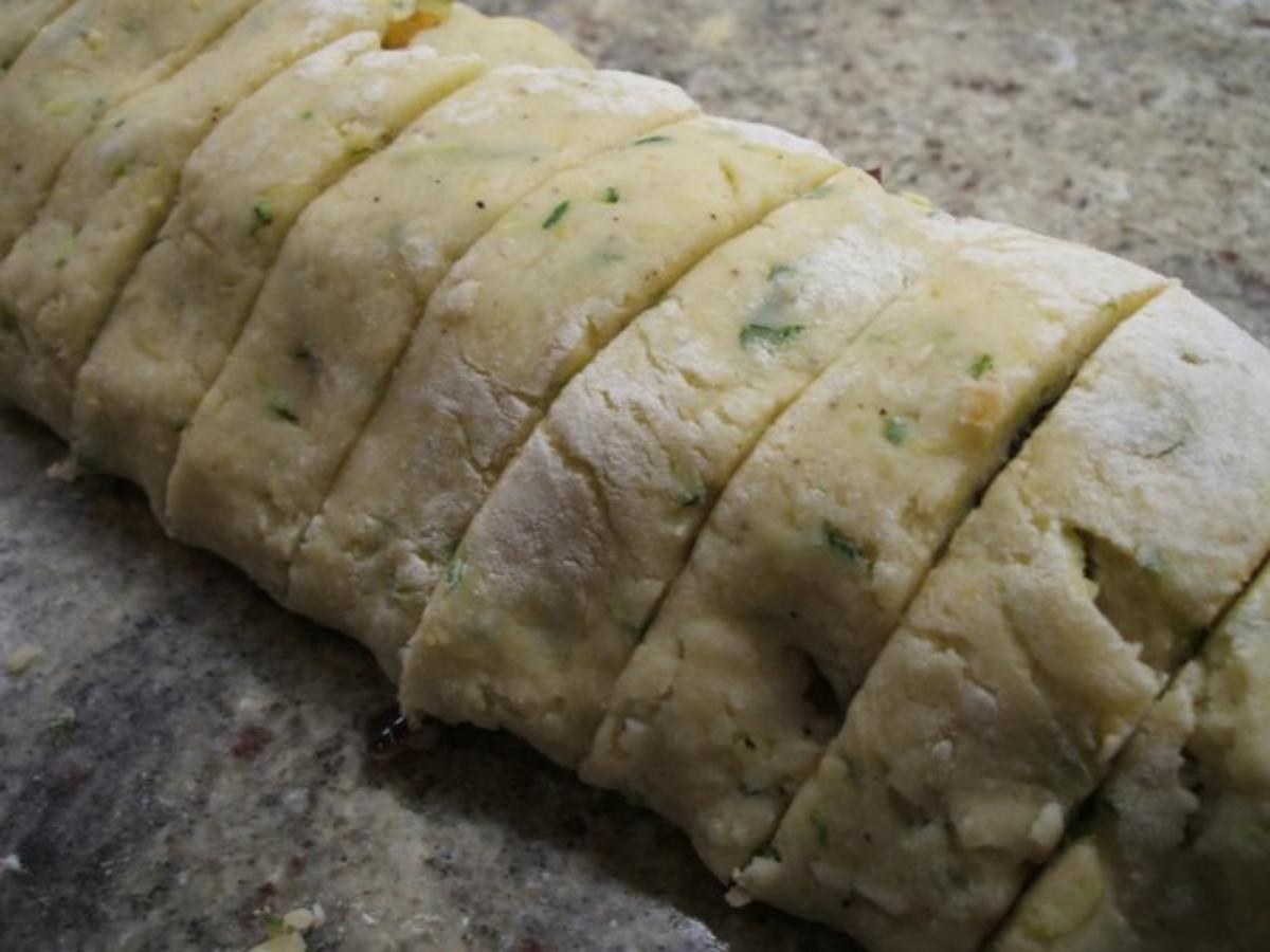 Kartoffeln: Kartoffel-Roulade mit Zucchini-Pilz-Füllung - Rezept - Bild Nr. 9