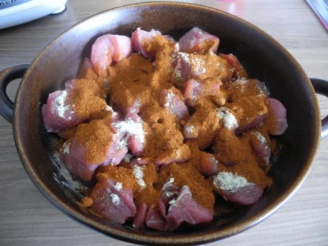 Gulasch : Zwiebel - Erbsen - Gulasch...aus dem kleinen Zaubertopf* - Rezept - Bild Nr. 4