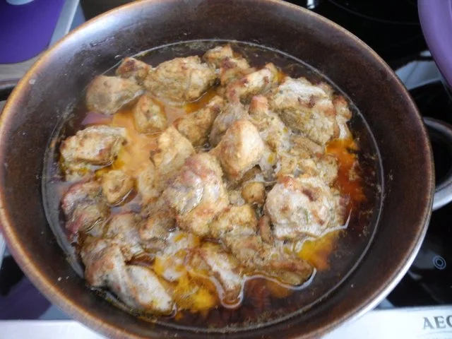 Gulasch : Zwiebel - Erbsen - Gulasch...aus dem kleinen Zaubertopf* - Rezept - Bild Nr. 12