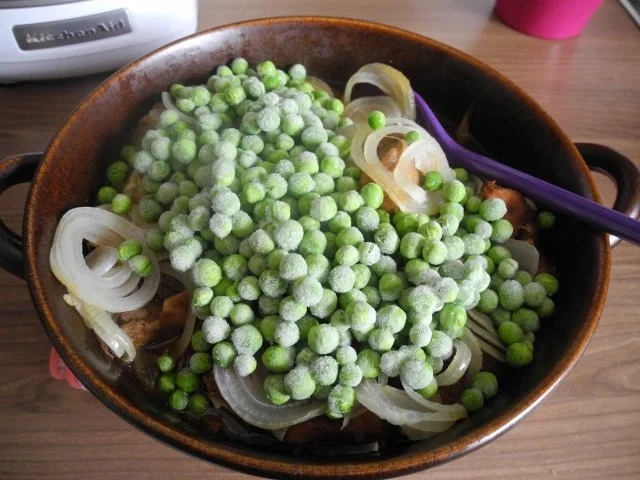 Gulasch : Zwiebel - Erbsen - Gulasch...aus dem kleinen Zaubertopf* - Rezept - Bild Nr. 15