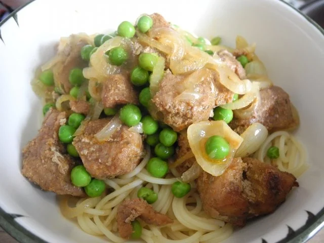 Gulasch : Zwiebel - Erbsen - Gulasch...aus dem kleinen Zaubertopf* - Rezept
