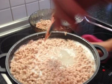 Rezept: Brätspätzle à la Mutter-Tochter - Suppeneinlage Bild Nr. 3 Brätspätzle à la Mutter-Tochter - Suppeneinlage - Rezept - Bild Nr. 3