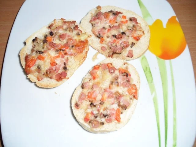 Rezept: Pizzabrötchen Pizzabrötchen - Rezept
