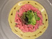 Kalbsfilet im Kräutermantel mit Thunfisch-Basilikumsoße davor Melone mit rohem Schinken - Rezept