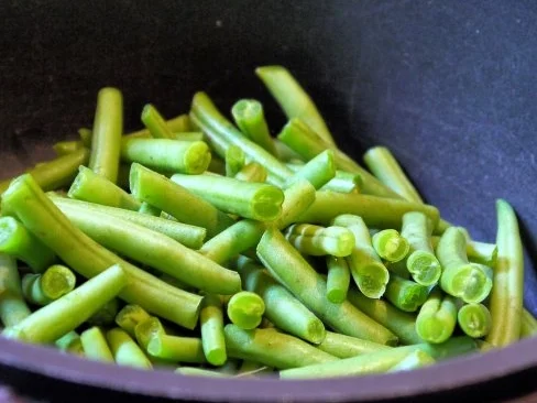 Rezept: Erdnussbouletten, Kartoffel-Knoblauch-Püree, Butterbohnen Bild Nr. 4 Erdnussbouletten, Kartoffel-Knoblauch-Püree, Butterbohnen - Rezept - Bild Nr. 4