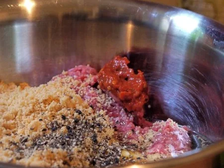 Rezept: Erdnussbouletten, Kartoffel-Knoblauch-Püree, Butterbohnen Bild Nr. 5 Erdnussbouletten, Kartoffel-Knoblauch-Püree, Butterbohnen - Rezept - Bild Nr. 5