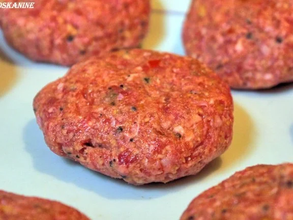 Rezept: Erdnussbouletten, Kartoffel-Knoblauch-Püree, Butterbohnen Bild Nr. 7 Erdnussbouletten, Kartoffel-Knoblauch-Püree, Butterbohnen - Rezept - Bild Nr. 7