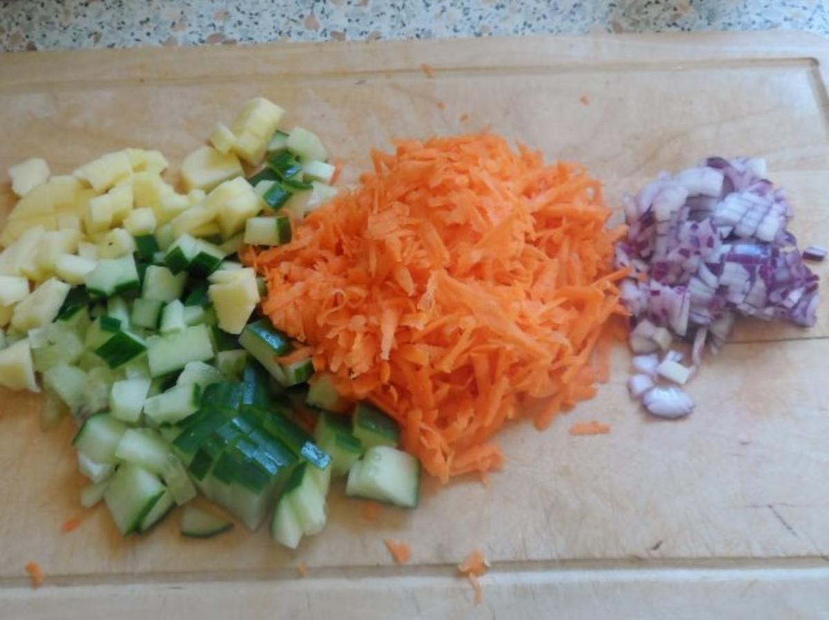 Frischer Karotten-Gurken-Salat mit Orangen-Senf-Dressing - Rezept - Bild Nr. 2
