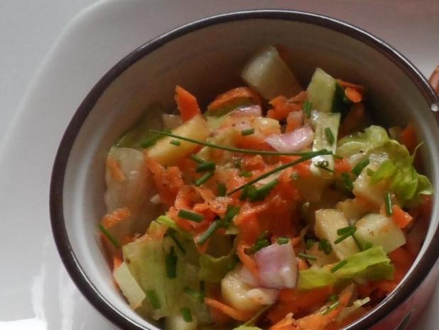 Frischer Karotten-Gurken-Salat mit Orangen-Senf-Dressing - Rezept ...