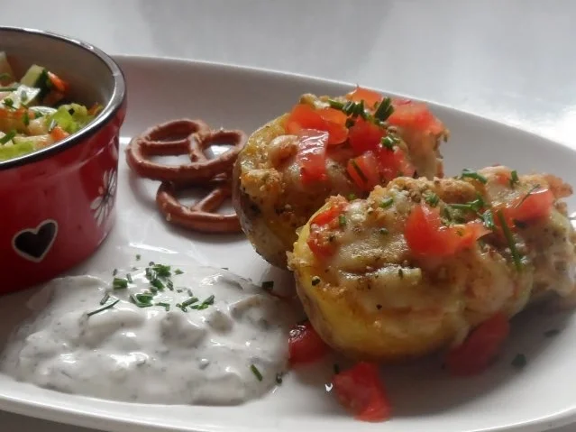 Herzhafte Ofenkartoffeln mit Bergkäse-Speck-Füllung - Rezept - Bild Nr. 14