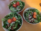 Feldsalat mit Granatapfel-Schinken-Limettedressing - Rezept