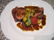 Saltimbocca vom Kalb mit Rosmarinbratkartoffeln, Marsalasosse und ligurischem Gemüse - Rezept