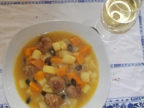 Kürbis-Kartoffelsuppe mit Klößchen - weil ich die Cremesuppe satt hatte - Rezept