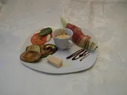 Rezept: Antipasti, Caprese, Ailoi, Olivenbrot, Melone im Parmaschinken und Gemรผse Antipasti, Caprese, Ailoi, Olivenbrot, Melone im Parmaschinken und Gemรผse - Rezept