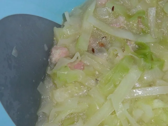 Rezept: Angeschwitzter Krautsalat Bild Nr. 3 Angeschwitzter Krautsalat - Rezept - Bild Nr. 3
