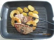 Rezept: Lamm-Koteletts mit Ananas und Rosmarin-Kartoffeln Lamm-Koteletts mit Ananas und Rosmarin-Kartoffeln - Rezept