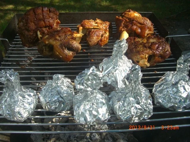 Stelzen vom Grill mit Gemüsesackerln - Rezept