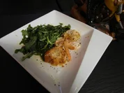 Tigergarnelen & Jacobsmuscheln auf sommerlichen Salat - Rezept