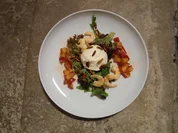 Parmesanmousse mit Honigpflaumen und scharfen Garnelen - Rezept