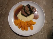 Kräuterfilet vom Rind an Balsamico-Möhren und Petersilienwurzel-Mousseline - Rezept