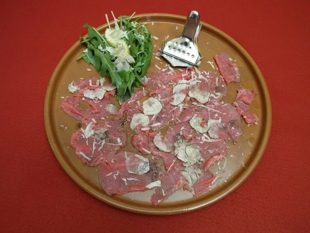 Rezept: Bison-Carpaccio mit Trüffel Bison-Carpaccio mit Trüffel - Rezept